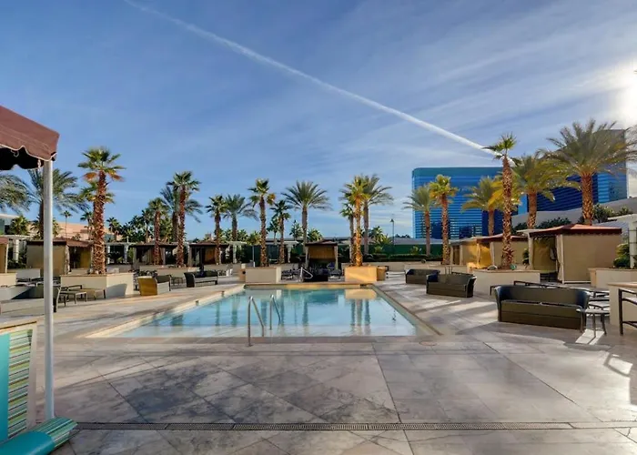 Mgm Signature-18-701 1Br2Ba Strip View Balcony